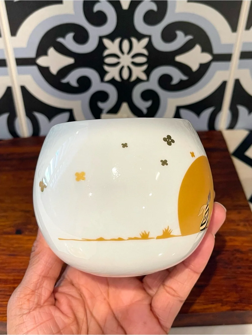 STARBUCKS 2015 Round Lidded BUNNY RABBIT Tea Ceramic Cup 12oz White Gold RAR